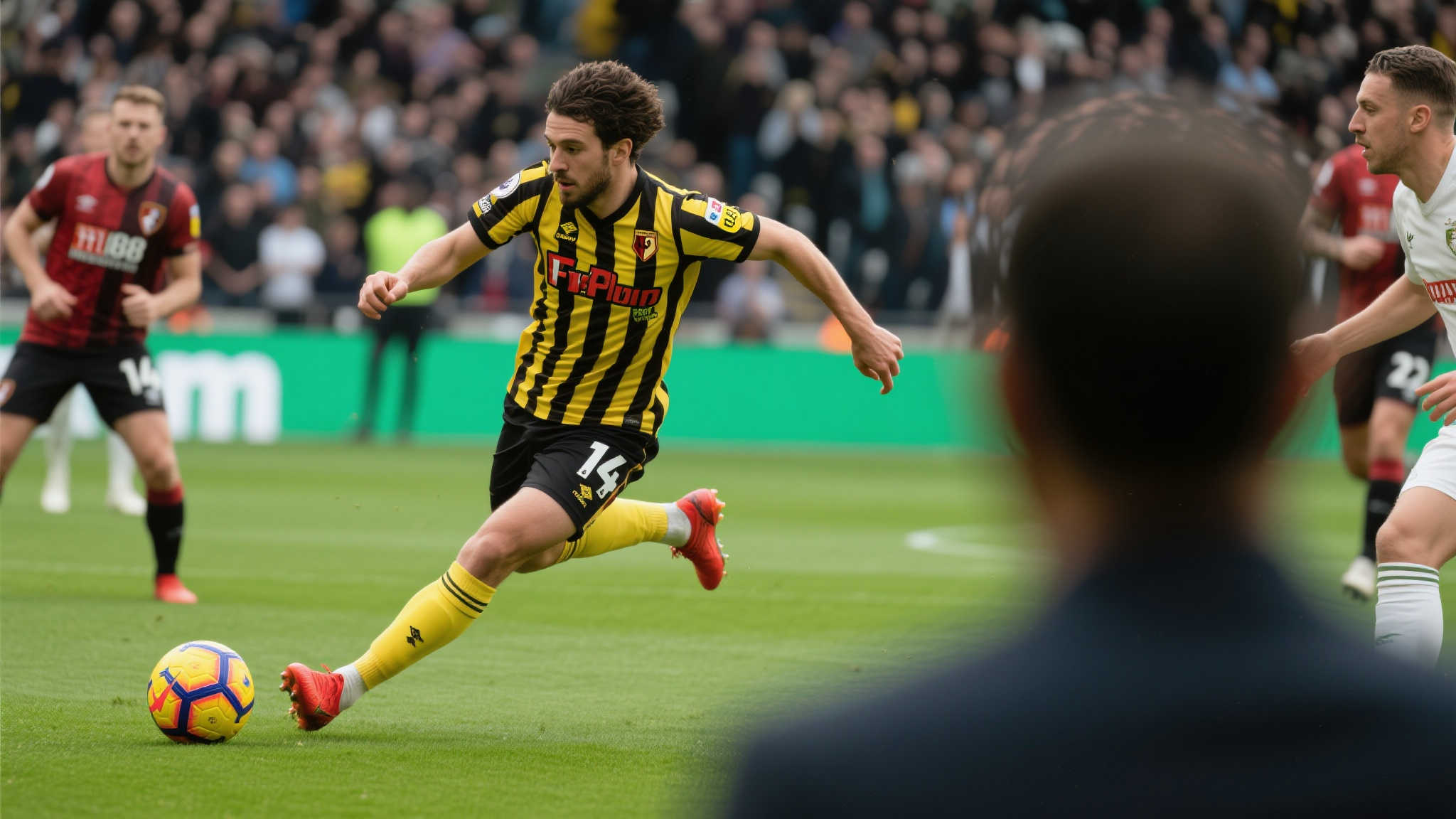 此外，大多数观众过往侧目传统攻击线角色诸如锋尖带头